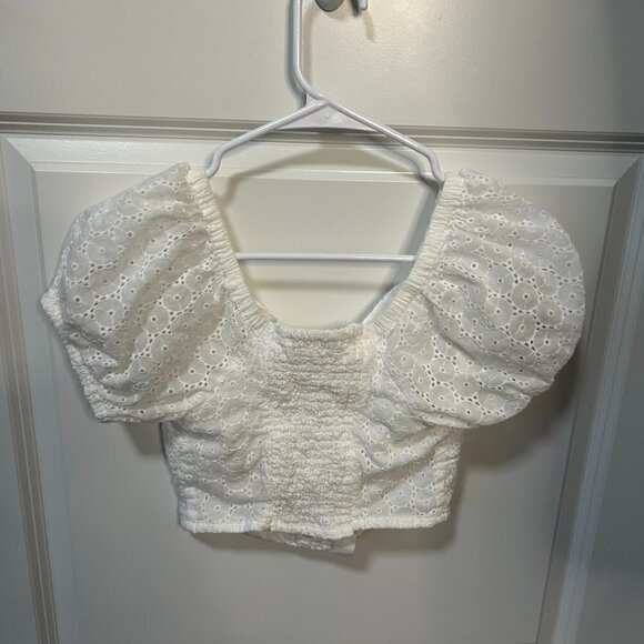 Lucky Brand Women's White Eyelet Top Size S EUC - Picture 2 of 2